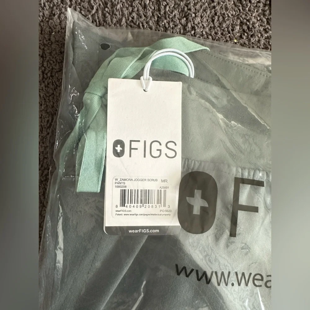 Brand New Figs Bonsai Color Scrub Set, Top Rafaela M, Bottom M - Picture 5 of 7